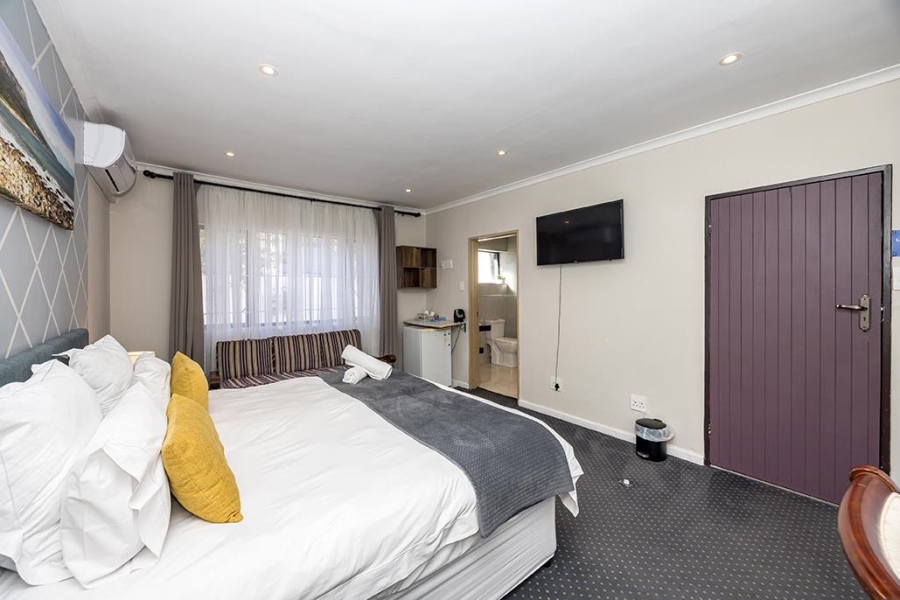 10 Bedroom Property for Sale in Milnerton Western Cape